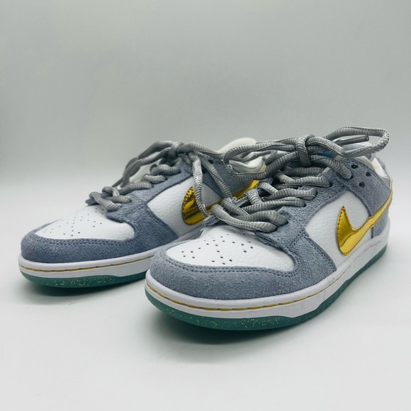 Nike SB Dunk Low 'Holiday
Special' by Sean Cliver - DC9936-
100 size 6.5 - Picture 1 of 16